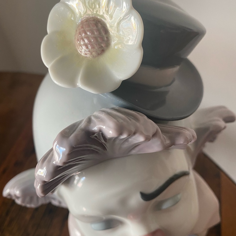 LLADRO # 5610 STAR STRUCK CLOWN MINT. Nn scratch, no chip mint cond.